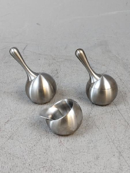 GEORG JENSEN. Salt/pepparkvarnar & saltkar, "Twist", Philip Bro Ludvigsen.