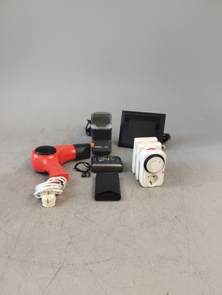Diverse elektronik. Bl.a Sony Walkman m.m.