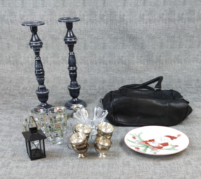 Diverse. Bl.a Sagaform, Orrefors, Skinnväska, nysilver m.m.