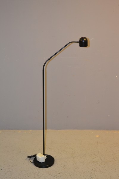 Golvlampa. BELID.
