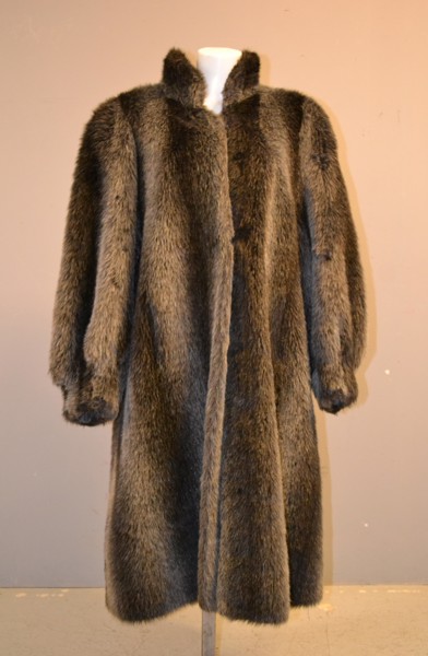 Fuskpäls. Glenn Modell Ltd. Storlek okänd.