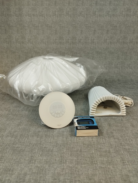 Diverse elektronik & Lampskärm.