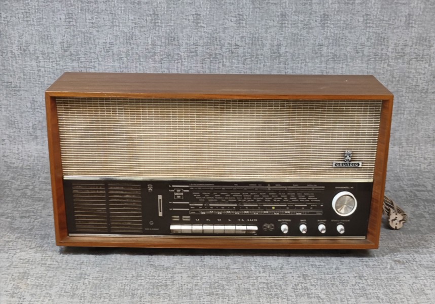 Äldre radio Grundig Type 4097.