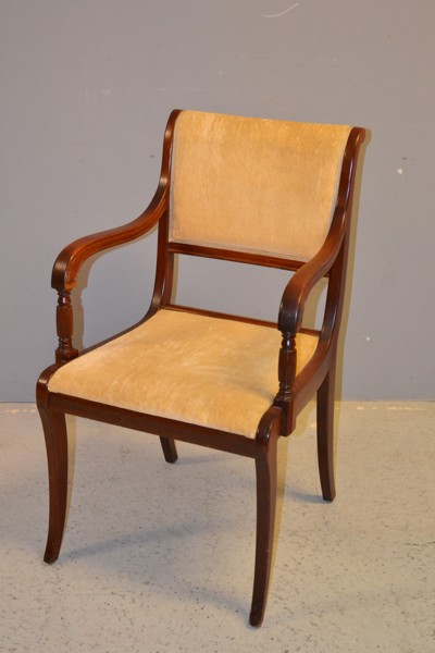 Karmstol. Gustaviansk stil.
