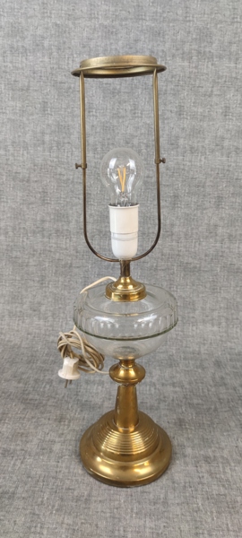Bordslampa. Omgjord fotogen till el.