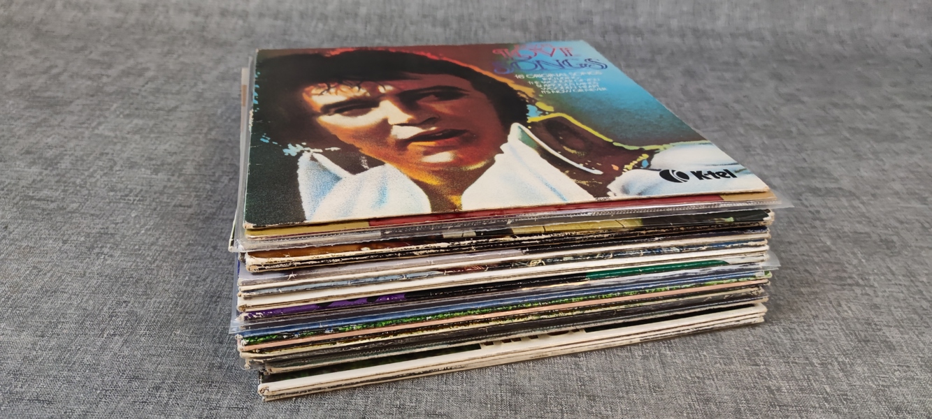 Diverse vinylskivor. Bl.a Elvis, ABBA m.m.