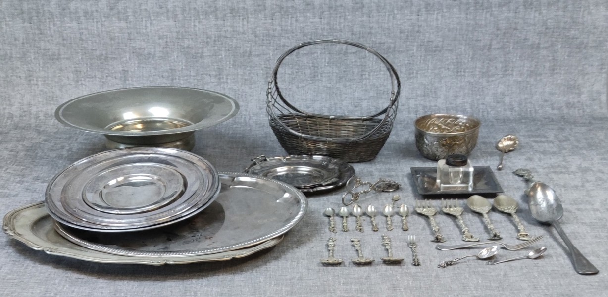 Diverse. Bl.a nysilver.