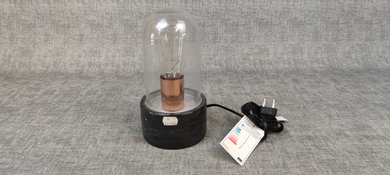 Bordslampa. Trademan AB. Kommer från nerlagd butik.
