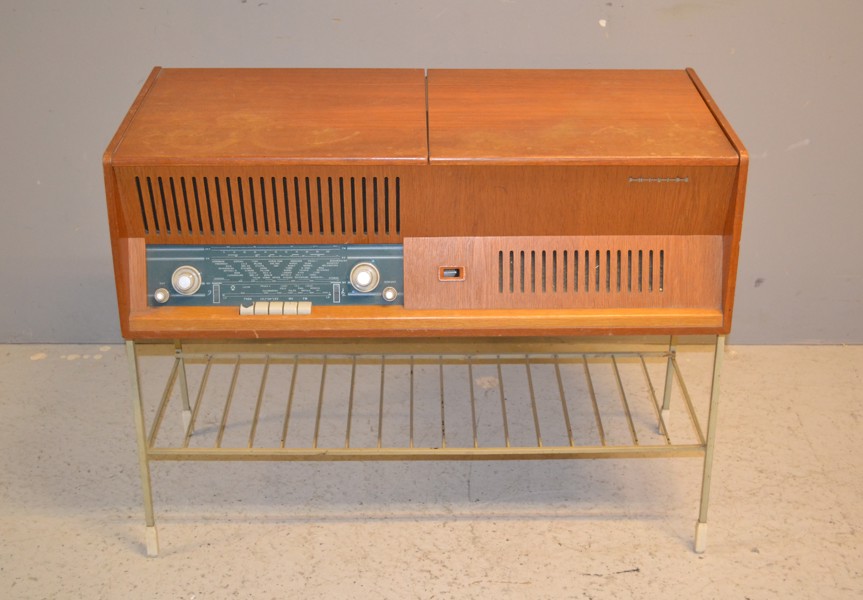 Äldre radio/skivspelare. Philips, Teak.