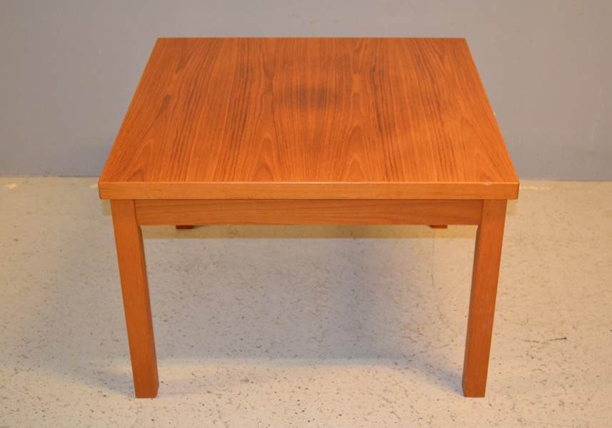 Soffbord. Teak.