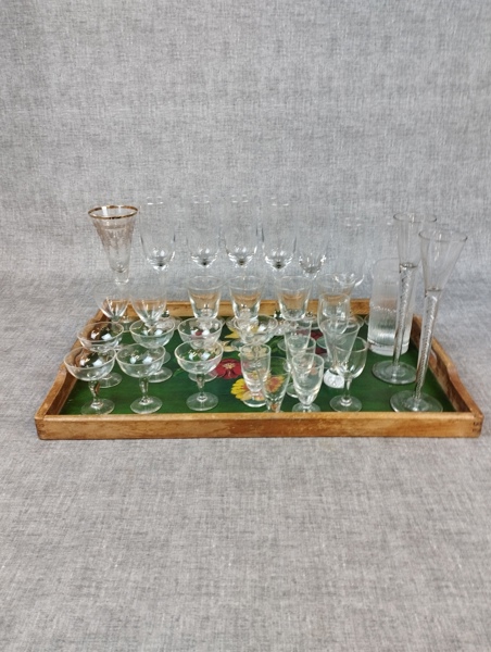 Diverse glas & träbricka. Bl.a 2 Spetsglas m.m.