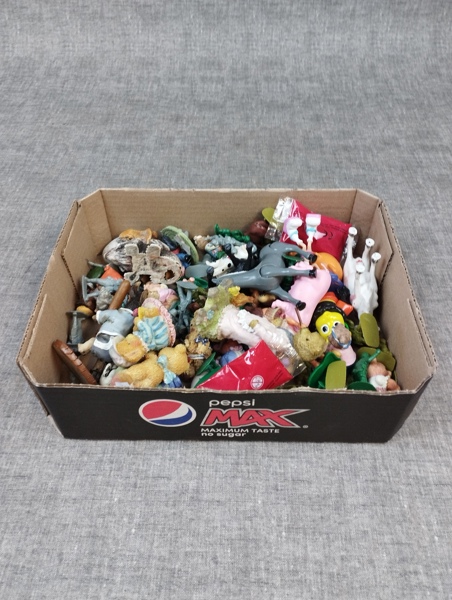 Diverse figurer. Plast & keramik.