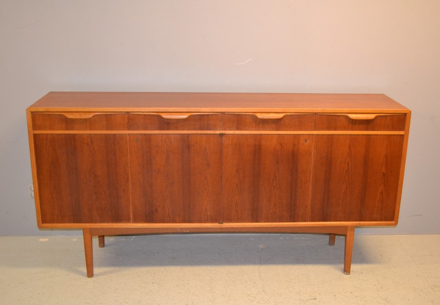 BERTIL FRIDHAGEN. Sideboard, Teak & Ek-faner, Bodafors, 1960 talet.