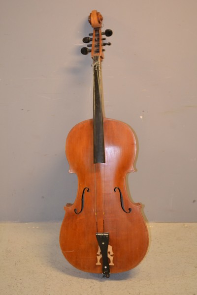 Cello. Renoveringsobjekt.