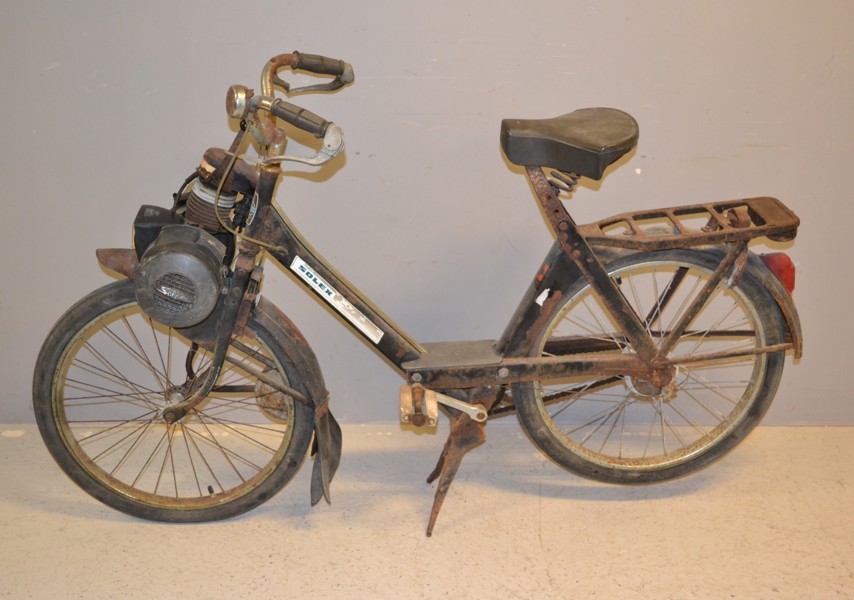 Moped. SOLEX 3800. 1900 talet, motor fram, renoveringsobjekt.