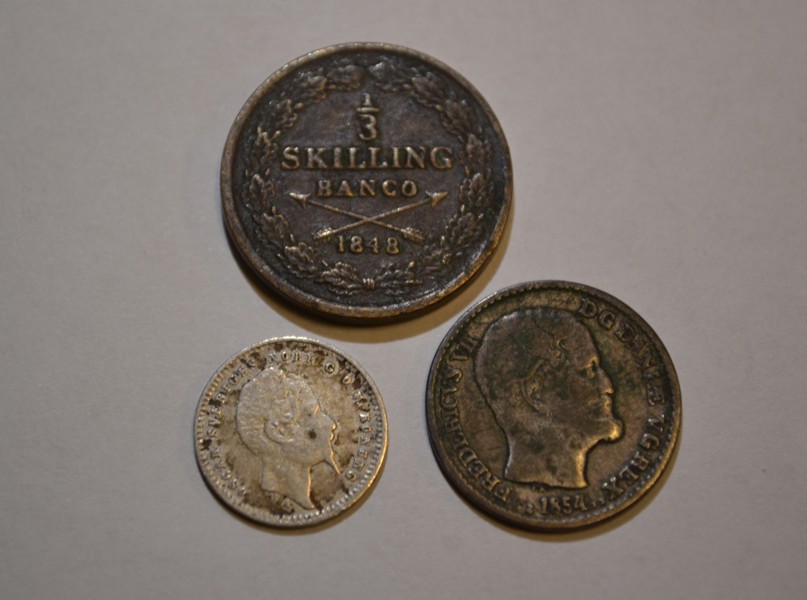 10 Öre 1859, 1/3 Skilling Banco 1848 & 4 Skilling 1854.