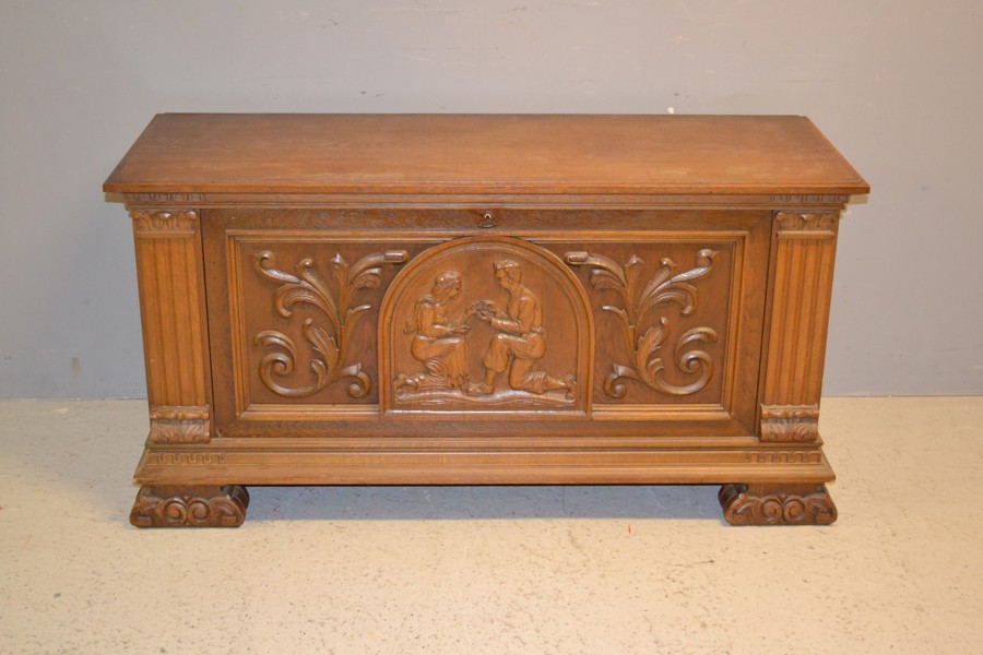 Sideboard. Ek, Barockstil.