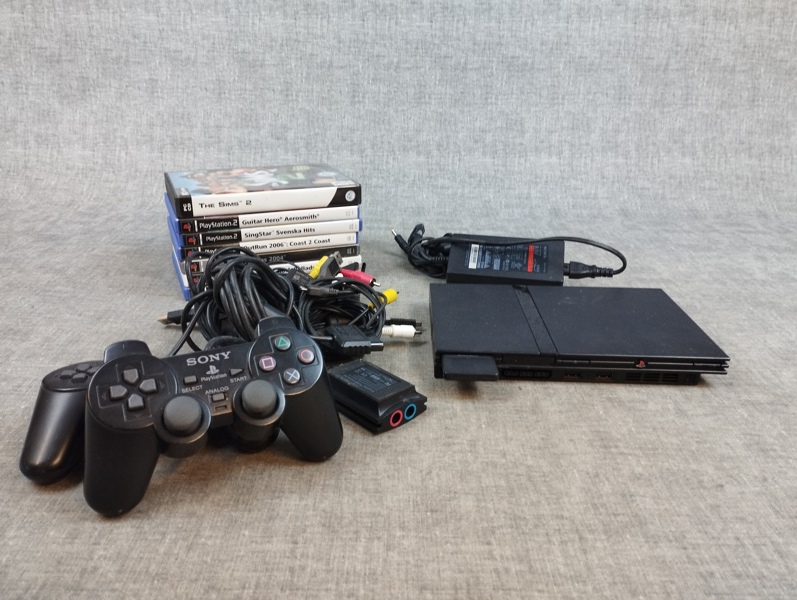 Playstation 2 med tillbehör & spel.