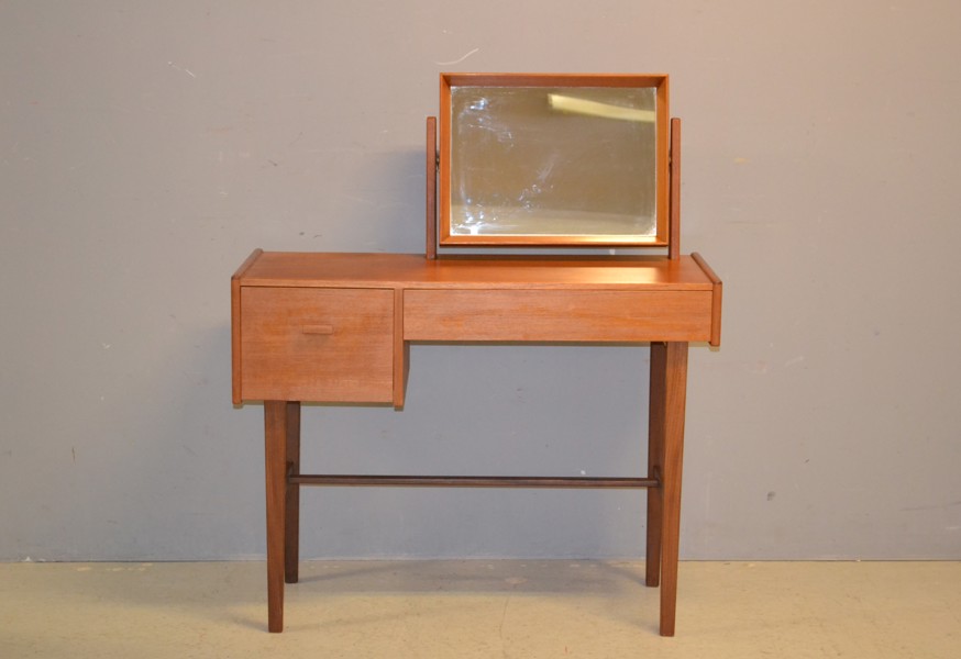 Sminkbord. Teak, Svenska möbelfabrikerna Bodafors, 1950-60 talet.