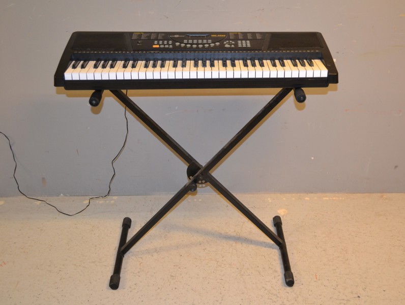 Keyboard med stativ. Gear4Music, MK-4000.