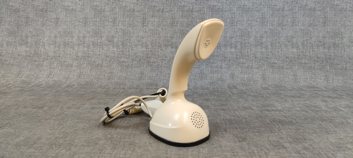 Kobra telefon. LM Ericsson, beige.