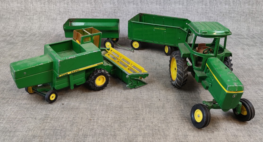 ERTL. Plåtleksaker, John Deere.