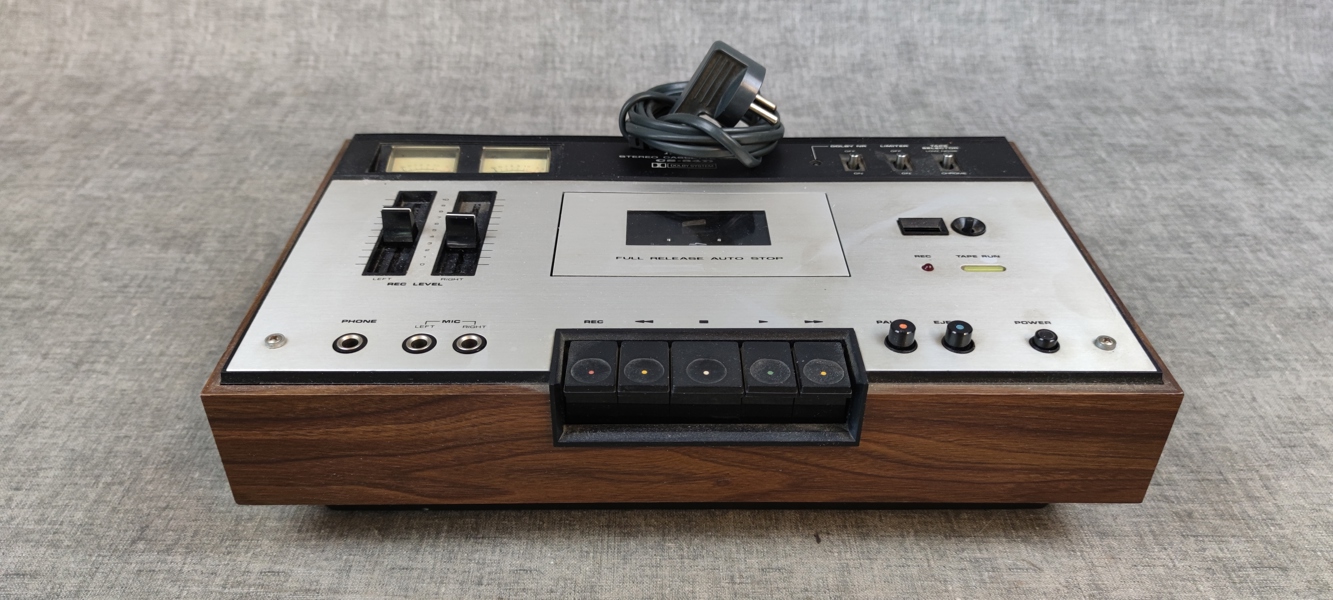 AKAI. Stero cassette deck. CS-34D