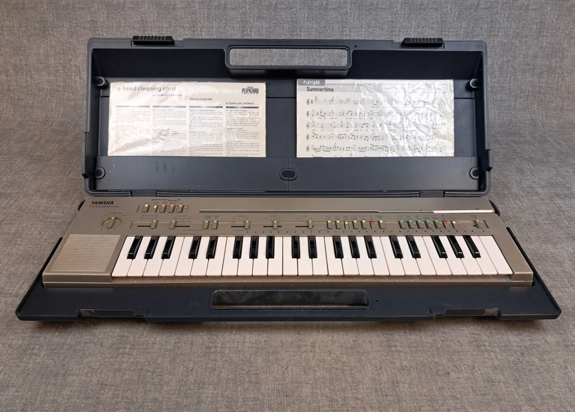 Yamaha. Porta Sound PC-100, Portable keyboard.