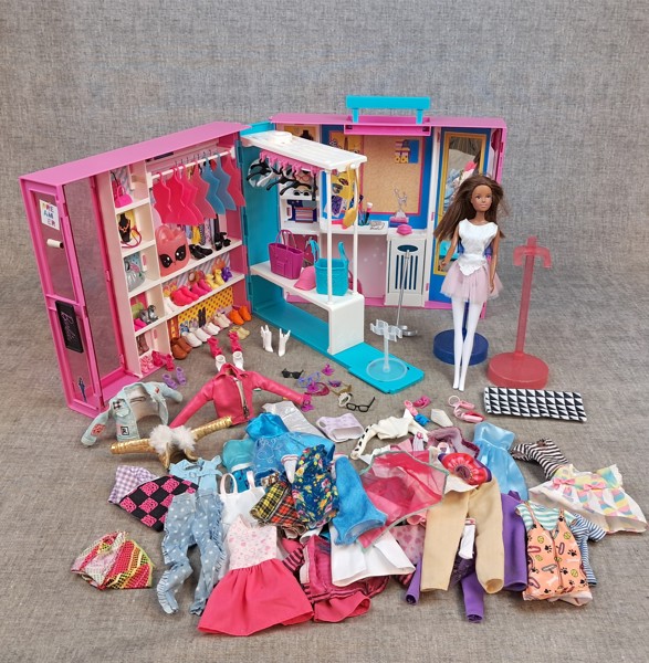 Barbie Walk in closet m.m.