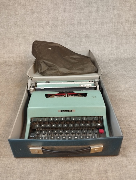 Skrivmaskin. Olivetti, Lettera 32.