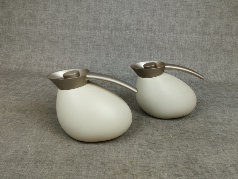 2 Termosar. "Quack", Maria Berntsen. Georg Jensen, Danmark.