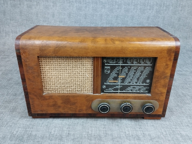 Äldre radio. Philips. typ 624u.