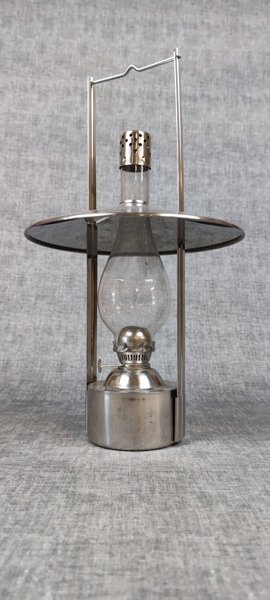 Fotogenlampa. Glas/ metall, 1900/2000-talet.