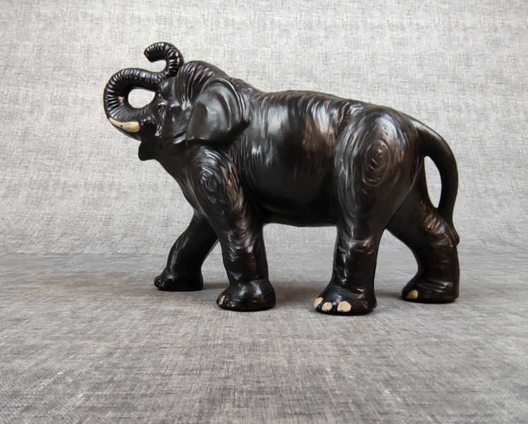 Elefant. Staffordshire, England, första hälften 1900 talet.