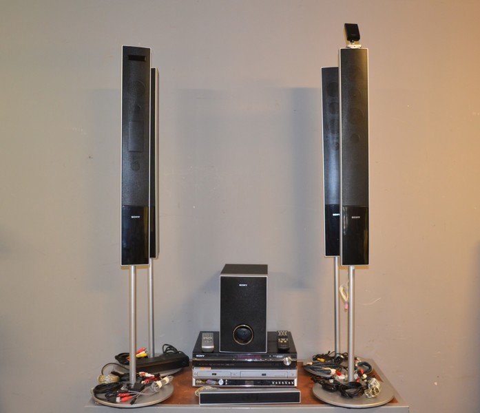 SONY Hemmabiosystem & LG DVD/VHS spelare.