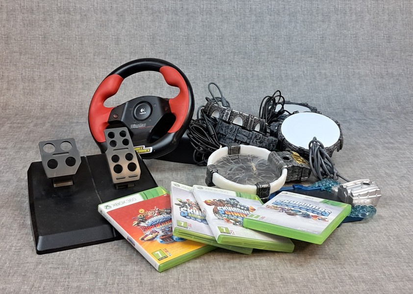 XBOX Skylanders portaler, spel & Logitech Ratt, Pedaler.