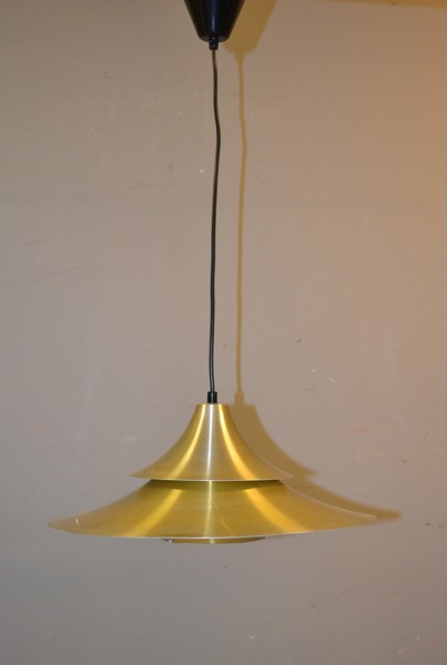 Taklampa. Möjligtvis Dansk design.