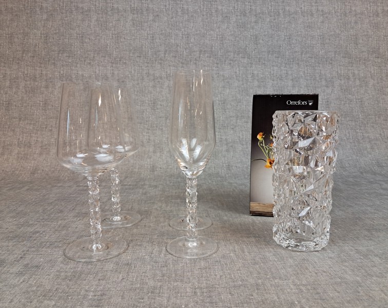 LENA BERGSTRÖM, Orrefors, CARAT, 2 Champagneglas, 2 vinglas & 1 Vas.