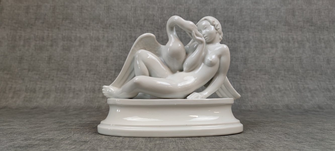 POVL LEMSER. ”Leda och svanen”, Blanc de Chine, skulptur, 1037, Dahl Jensen, Köpenhamn, Danmark.