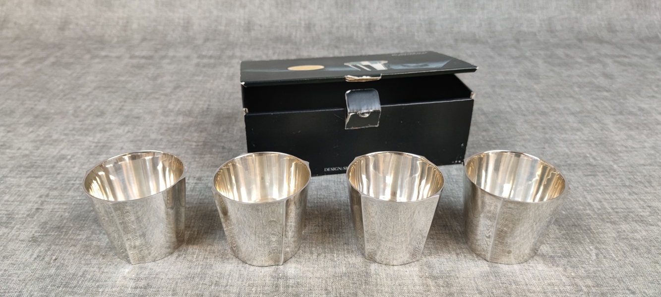 SIGVARD BERNADOTTE. 4 Whiskyglas, Gense, nysilver.