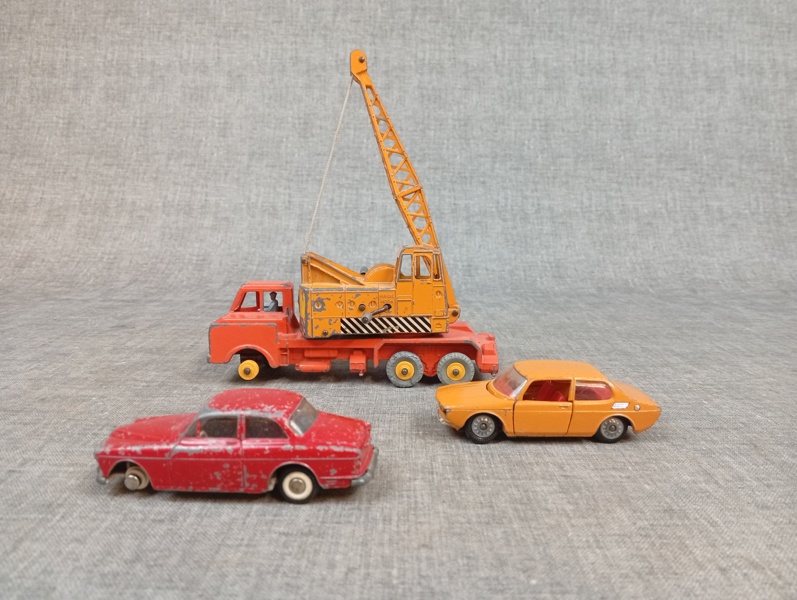 Tekno Saab 99 & Volvo Amazon 810 / Kranbil Dinky supertoys