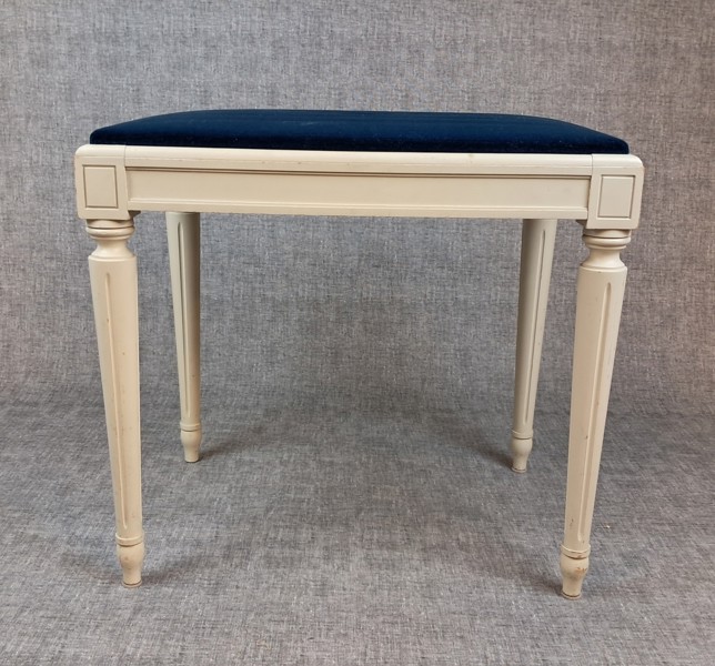 Pall. Gustaviansk-stil, 1900-talet.