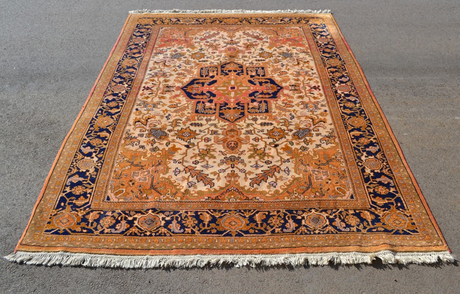 MATTA. Orientalisk, handknuten.