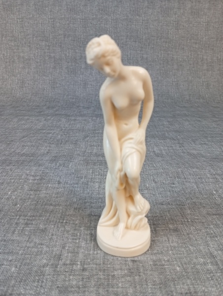 AMILOARE SANTINI. Skulptur, Konstmassa, Italien, 1900-talet första hälft, Signerad.