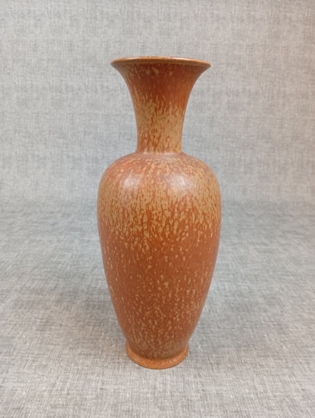GUNNAR NYLUND. Vas. Harpälsglasyr, Rörstrand, 32,5cm hög.