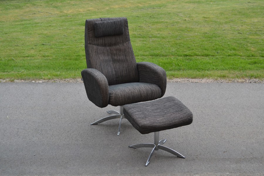 HJORT KNUDSEN. Fåtölj & fotpall, "Harlem" Dansk design.