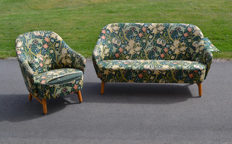 Soffa & fåtölj. Funkismodell omklädd med  William Morris tyg.