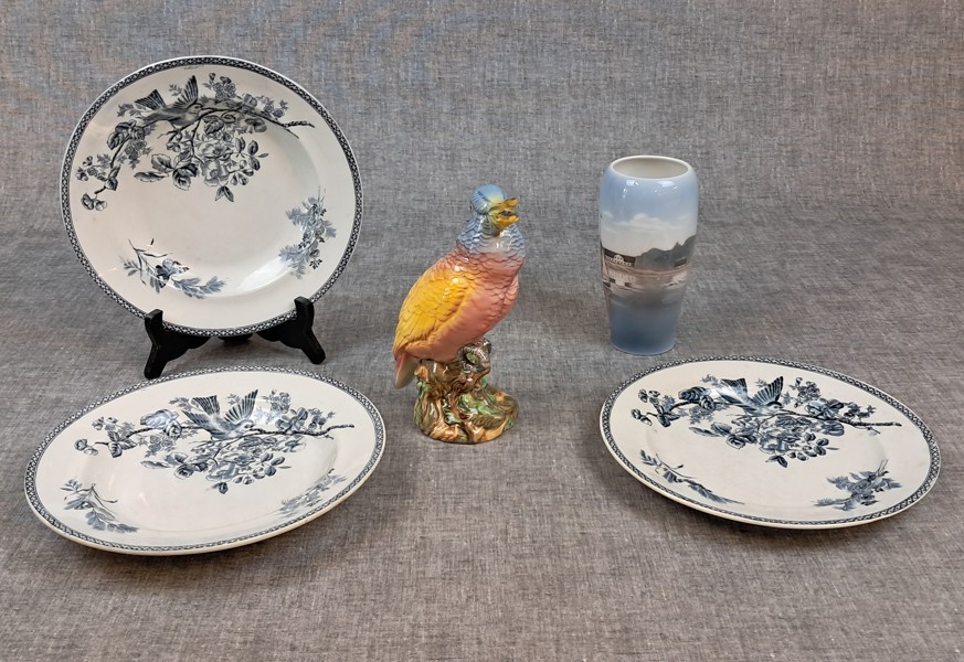 Vas Royal Copenhagen, Papegoja Beswick (skadad) & 3 Tallrikar Wexiö.