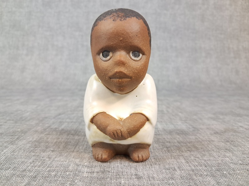 LISA LARSON. Figurin, All Världens barn, "Afrika", Gustavsberg.