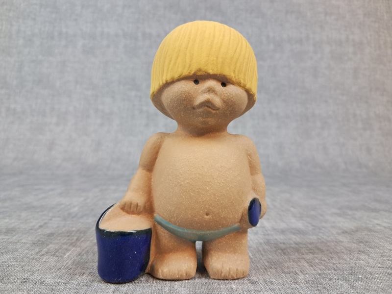 LISA LARSON. Figurin, All Världens barn, "Väst", Gustavsberg.
